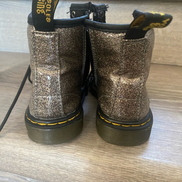 Dr. Martens Kids Glitter Boots - Metallic Gray - Picture 3 of 8